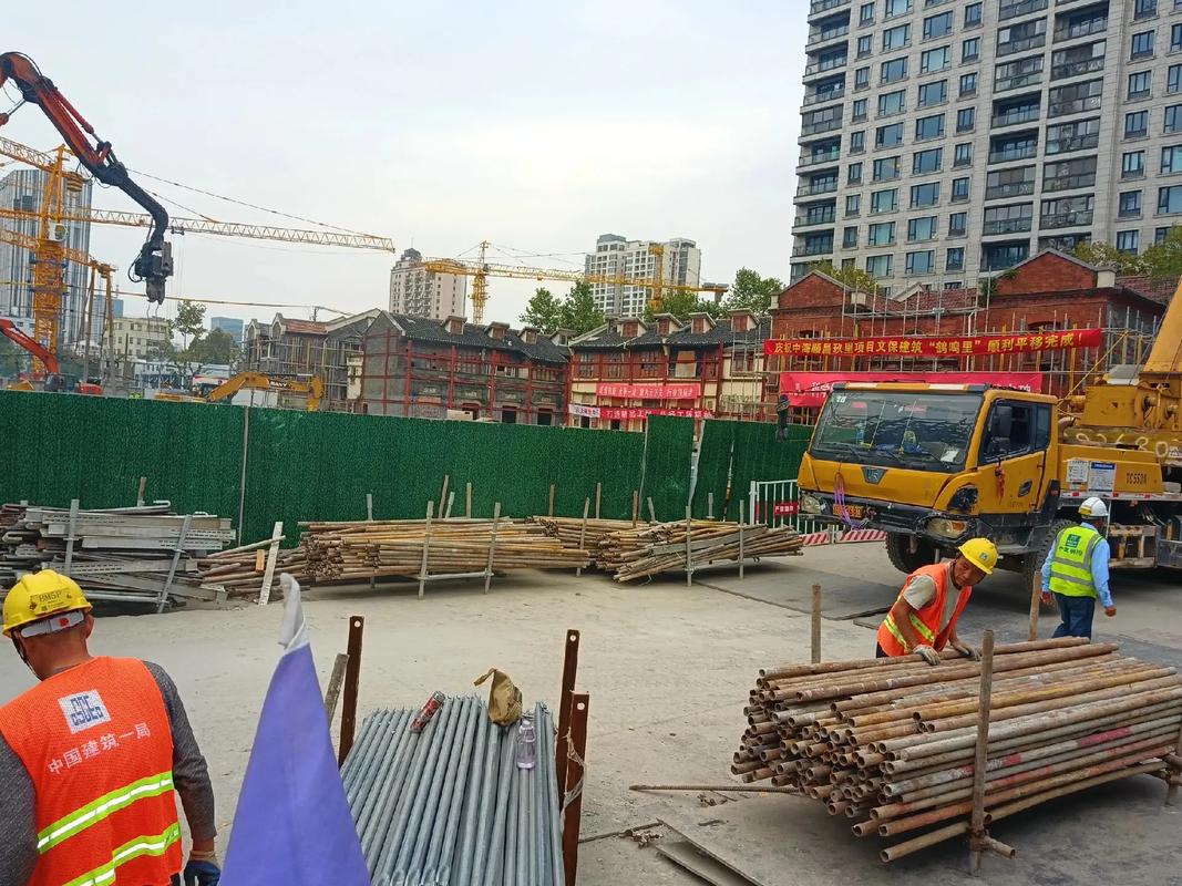 上海黄浦区淮海社区工地钢结构安装有上海泰冉建筑劳务公司承建 - 抖