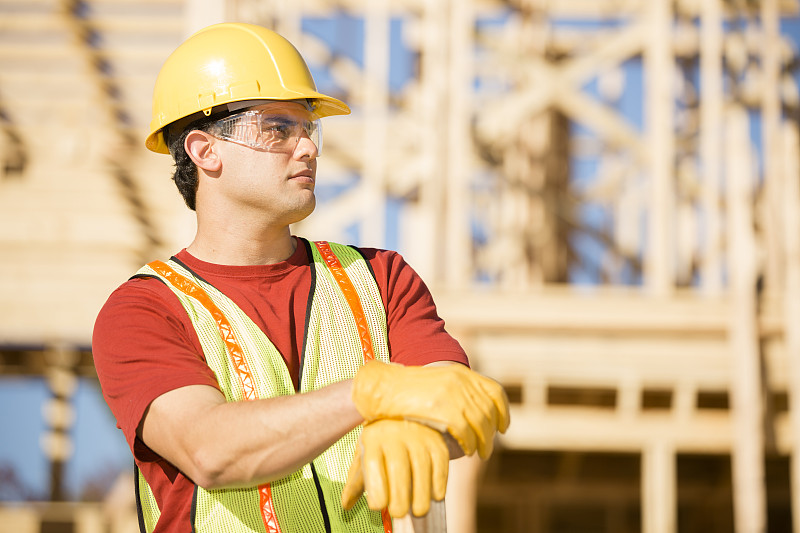 施工的建筑工人户外图片-施工的建筑工人户外素材-施工的建